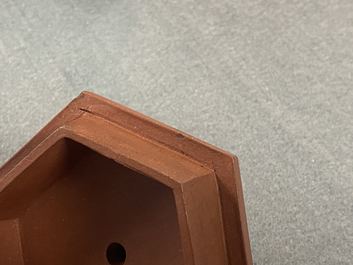 Une th&eacute;i&egrave;re couverte en gr&egrave;s de Yixing, Kangxi